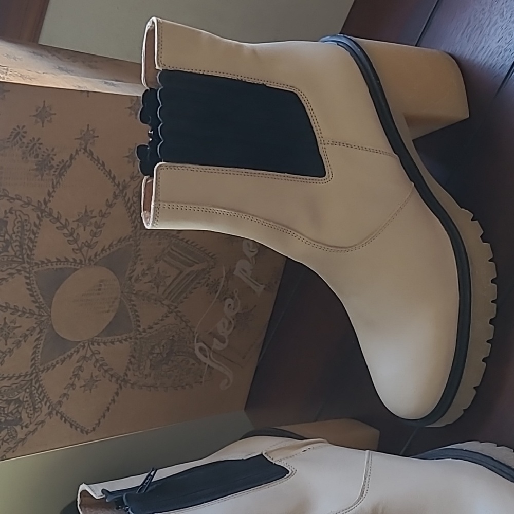 Free People .. James Chelsea Boot .. White‎ .. MULTIPLE Sizes - Picture 4 of 8